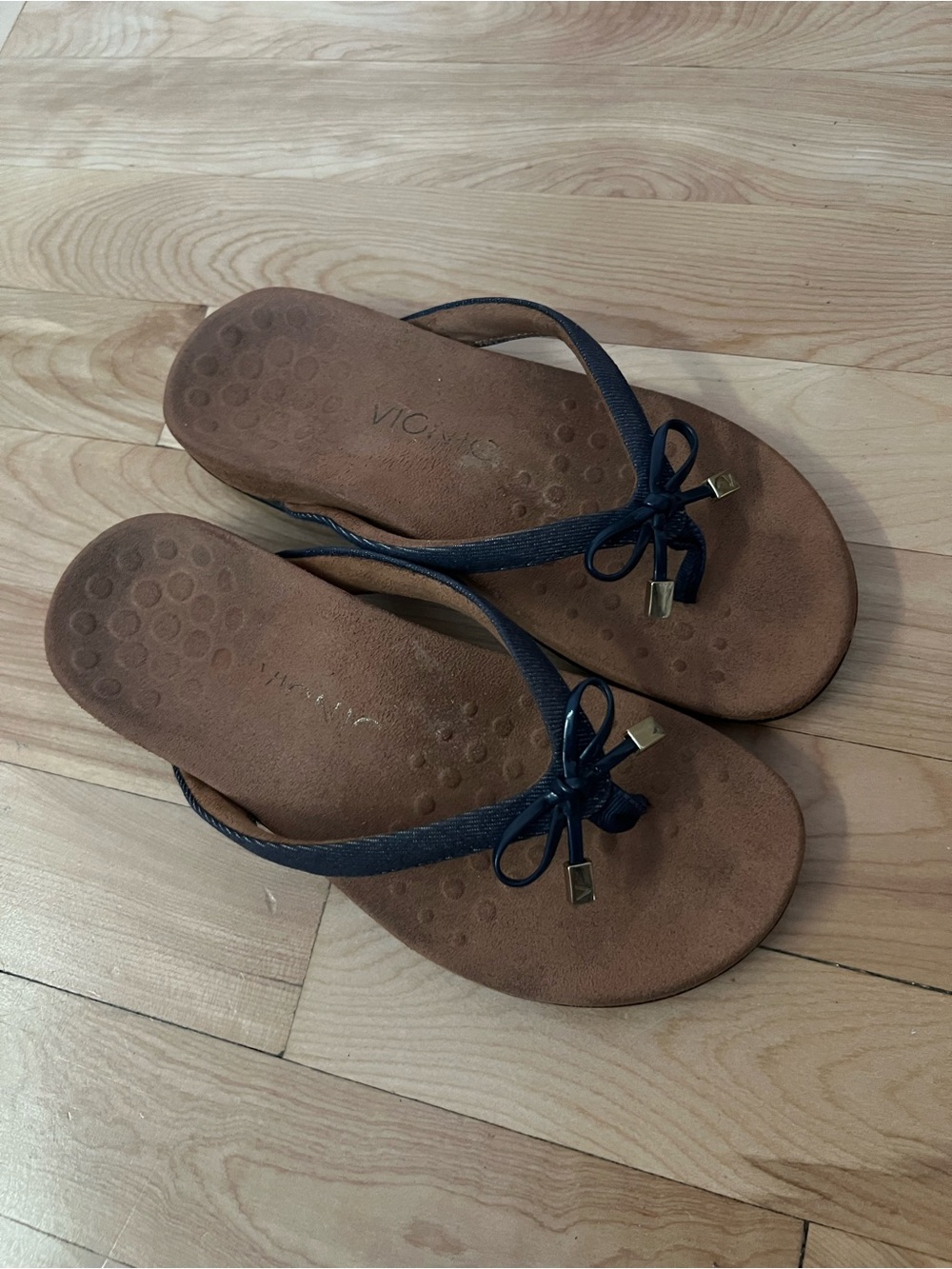 Vionic Navy Bow Thong Sandals with Brown Footbed